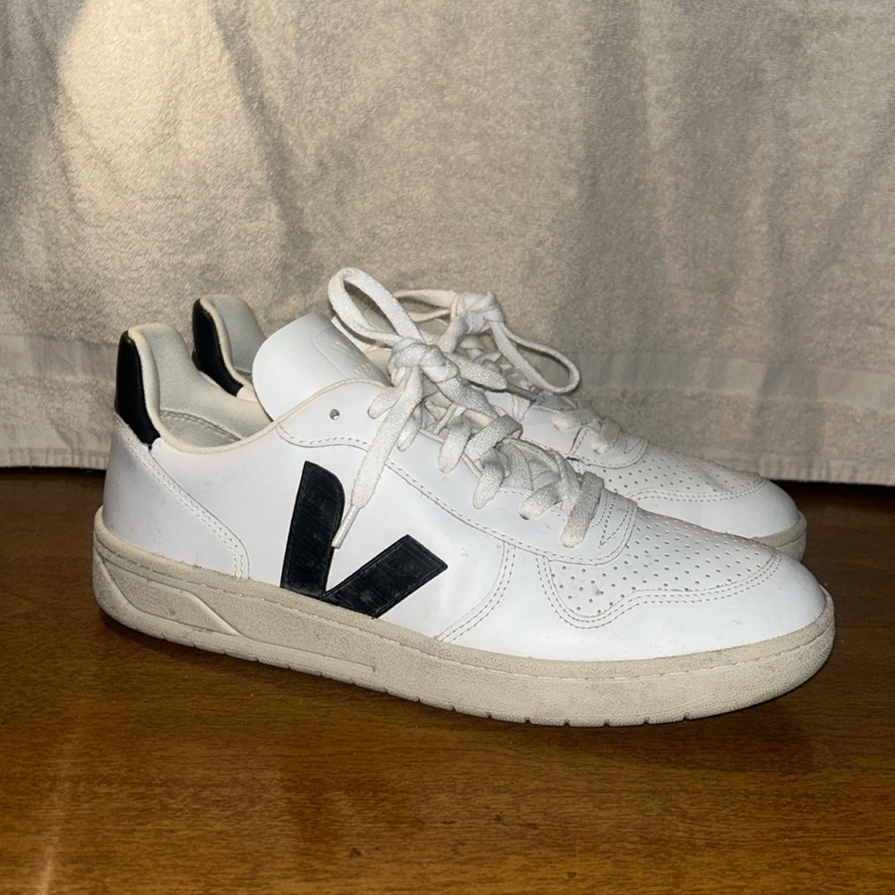 VEJA V-10 | White & Black | US 10 EUR 43 | EXCELLENT CONDITION